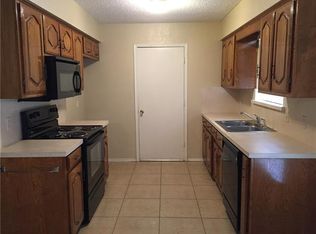 907 Potomac Dr, Lancaster, TX 75134