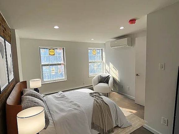3rd image of 121 Norfolk St Floor 4