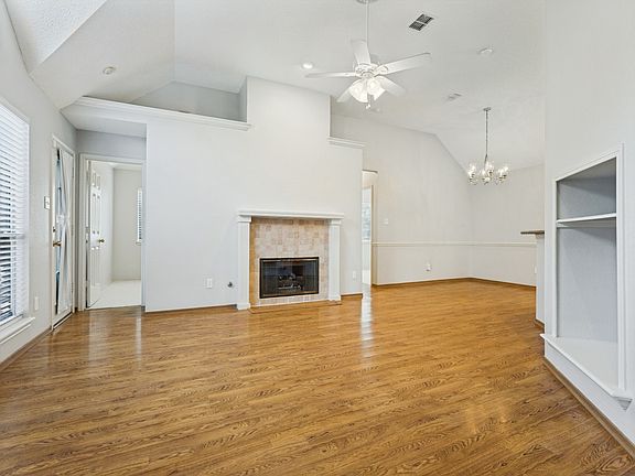 2nd image of 2206 Jasmine Ln