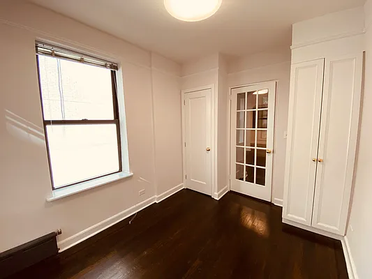 Rented by Metropolis Real Estate of Manhattan | media 10