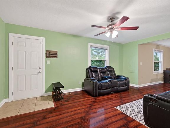 3rd image of 3853 Robin Hood Rd