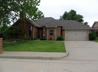328 Carlsbad Ct, Yukon, OK 73099