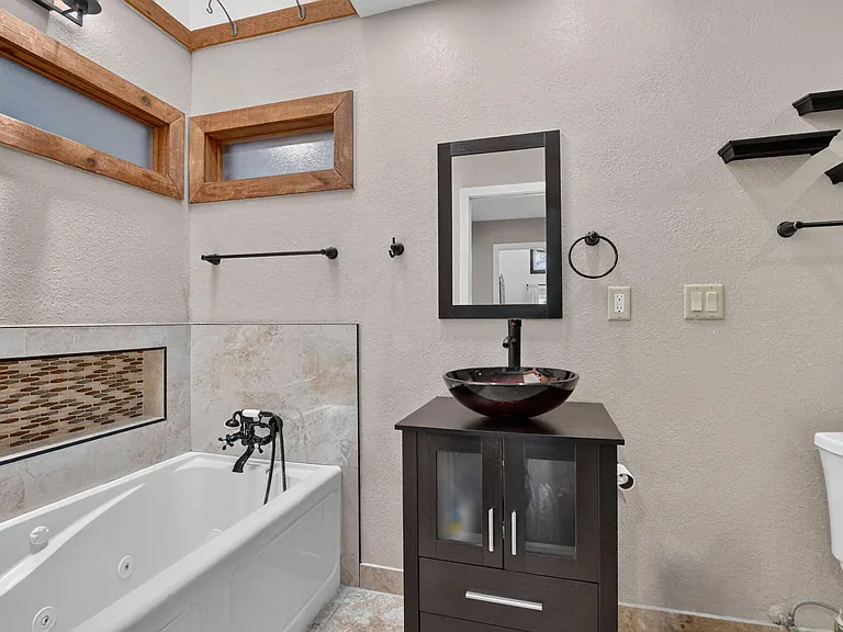 7813 Kenway Pl W — Photo 34