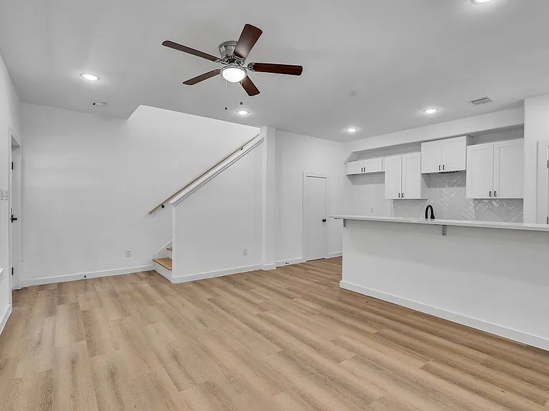 1052 N Lane St — Photo 10