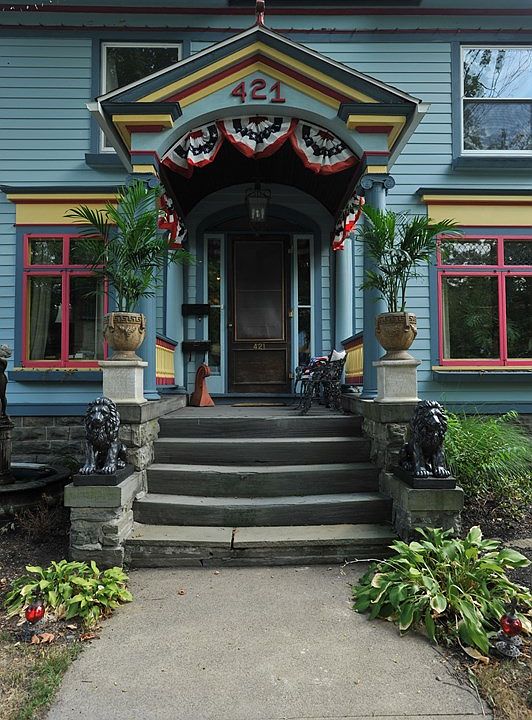 2nd image of 421 W Clinton St