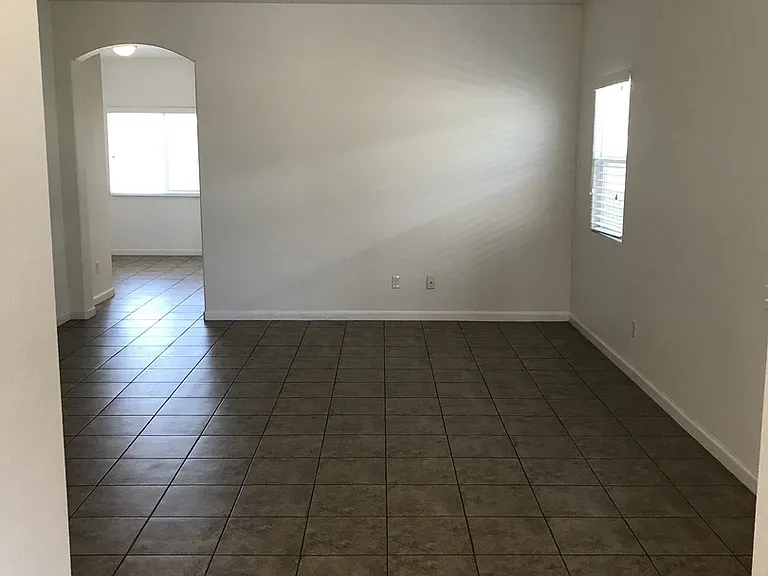 437 Joya Dr — Photo 2