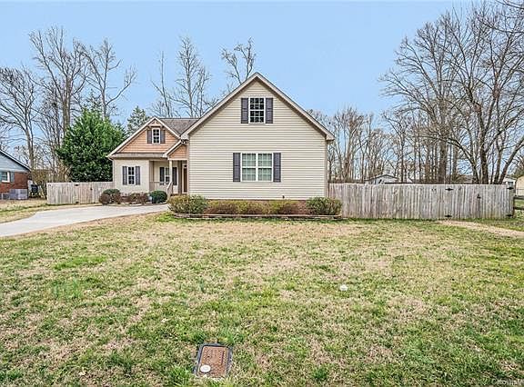 3rd image of 4007 Harrisburg Dr