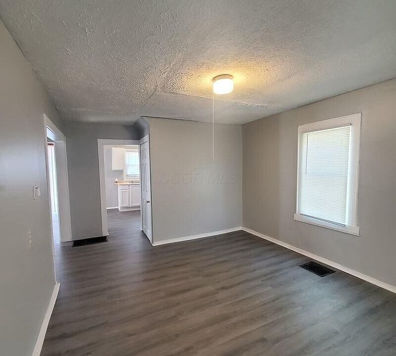 2nd image of 2429 Melrose Ave