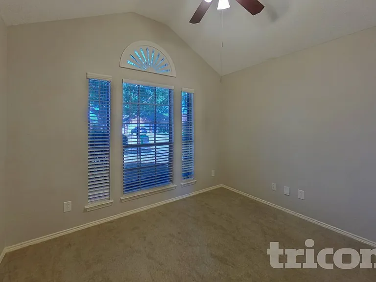 521 Olive St — Photo 14