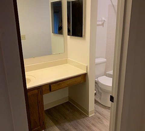 Hallway bathroom outside of second bedroom