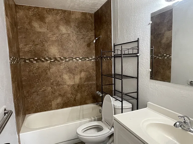 201 E Olive St — Photo 11