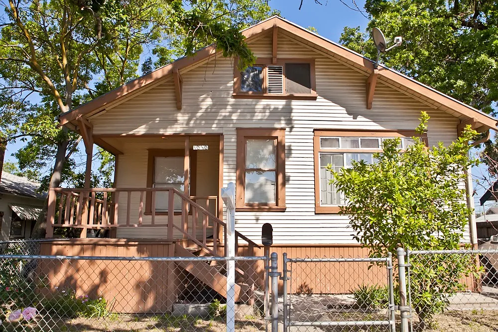 1030 N Airport Way photo 1