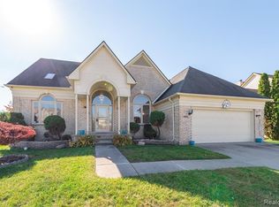 425 Clairpointe Woods Dr, Detroit, MI 48215