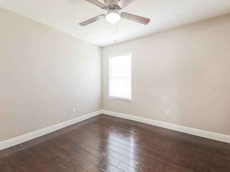 1428 Waterford Dr — Photo 12