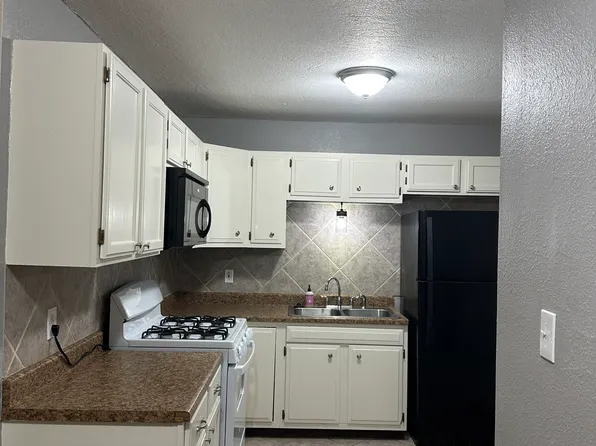 2704 Bonanza St, Lawrence, KS 66046