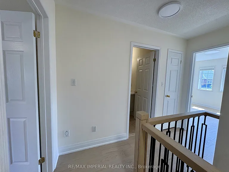 70 Maffey Cres — Photo 13