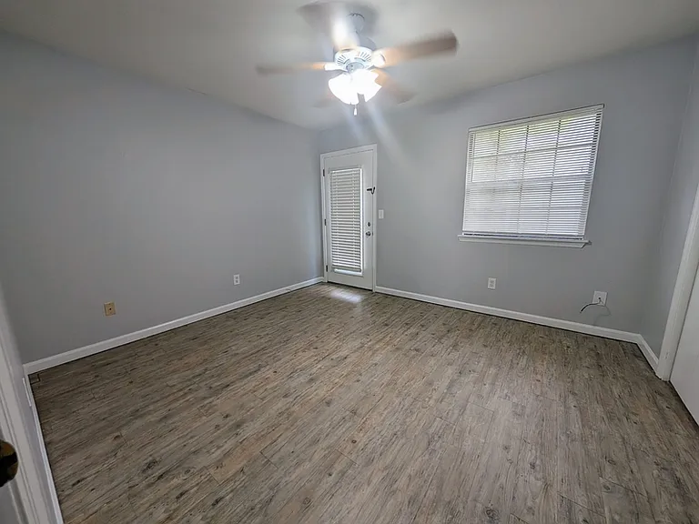 1235 Continental Ct — Photo 6