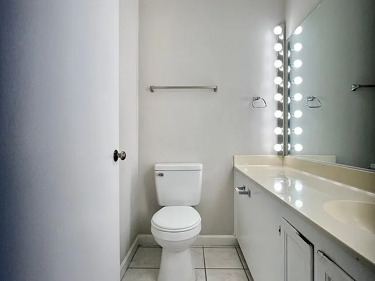 207 Forest View Ct — Photo 24