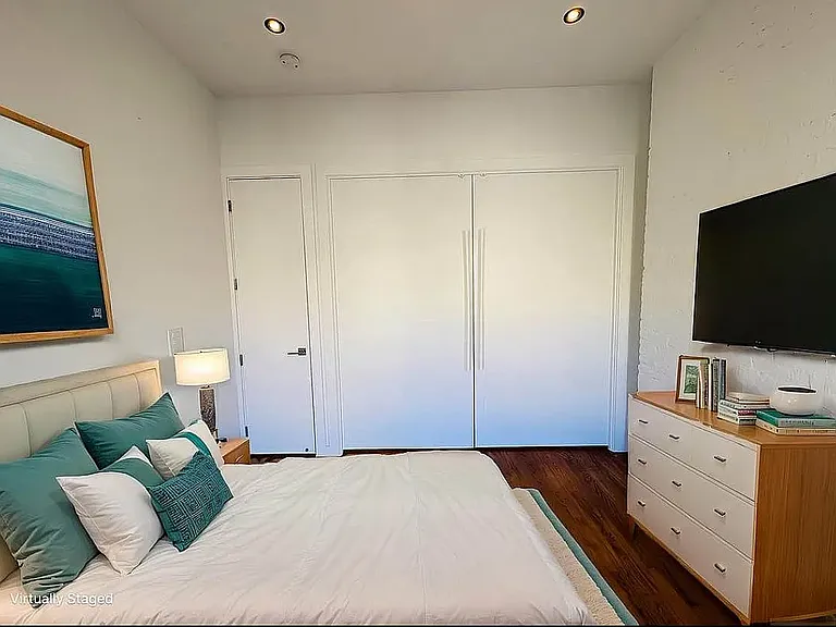 1479 York Ave #5S — Photo 4