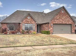 112 E Juneau St, Broken Arrow, OK 74012