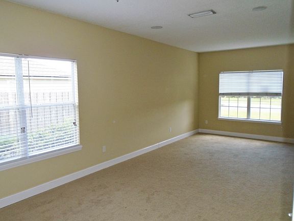 5th image of 305 Stonehurst Pkwy