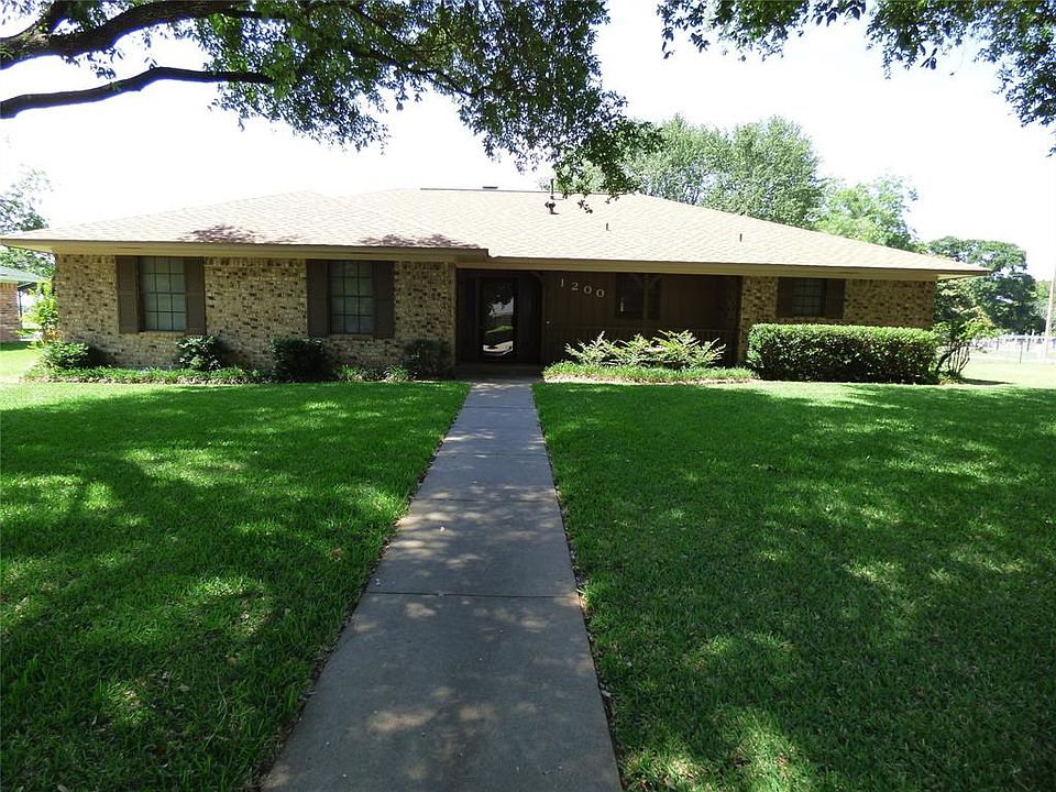 1st image of 1200 Tracye Lee Dr