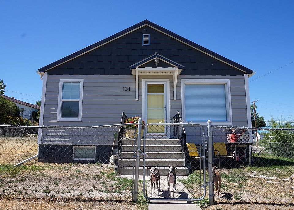 1st image of 151 10th Ave N