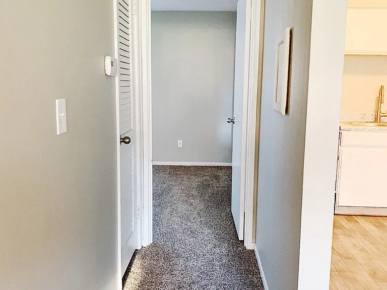 Oak Creek Apartments — Photo 21