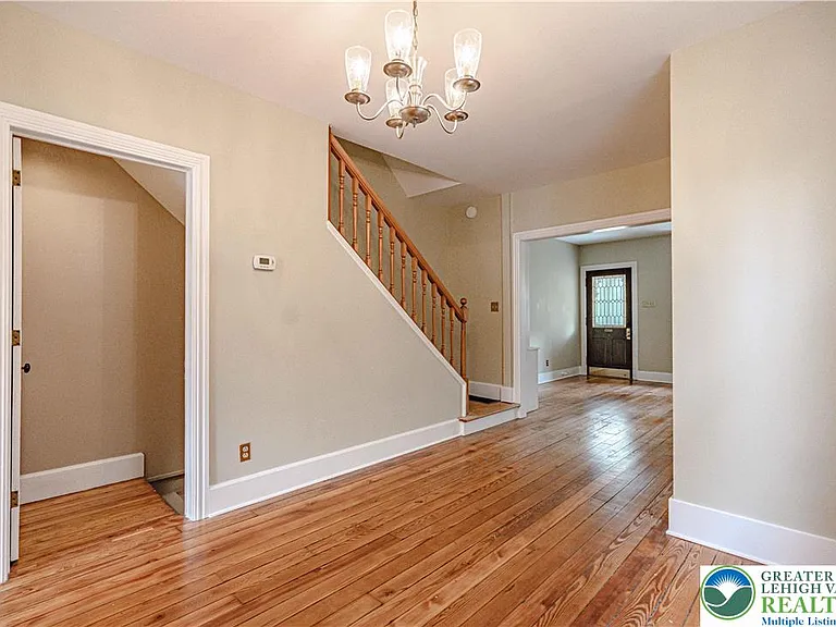 239 E Church St — Photo 10