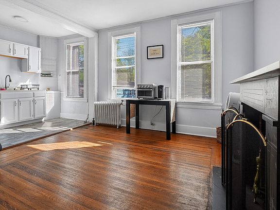 3rd image of 189-191 Bradley St #191-2