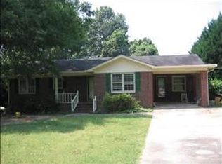 206 Evergreen Dr, Greenwood, SC 29649