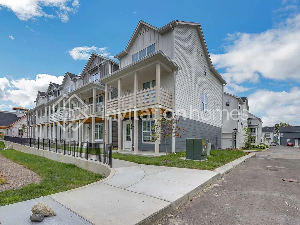 251 Founders Ln