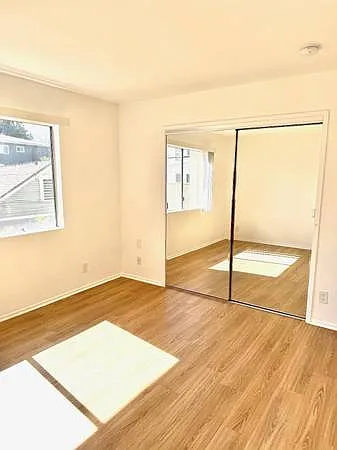 564 N Ardmore Ave #9 — Photo 9