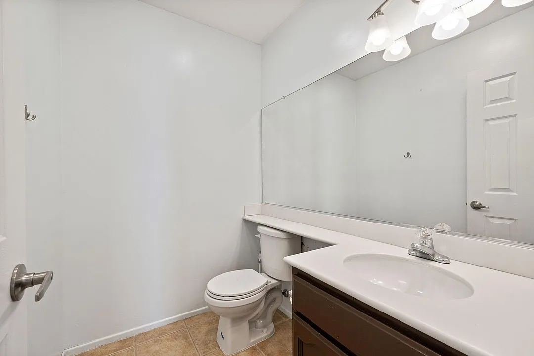 5 bed, 2728 sqft, $4,300 — Photo 3