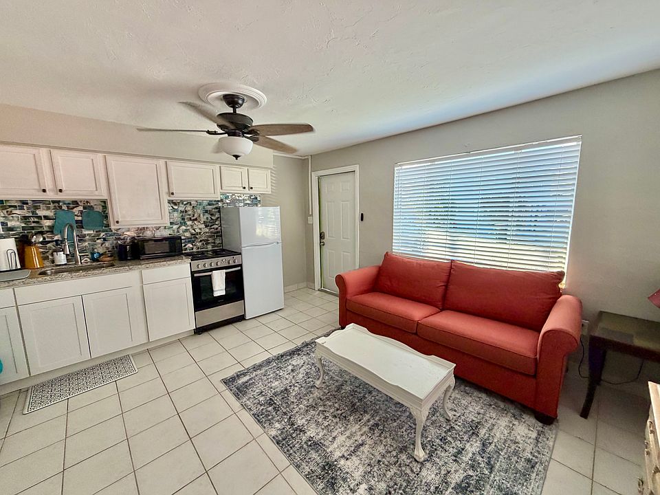 1st image of 2621 2nd St Unit 1