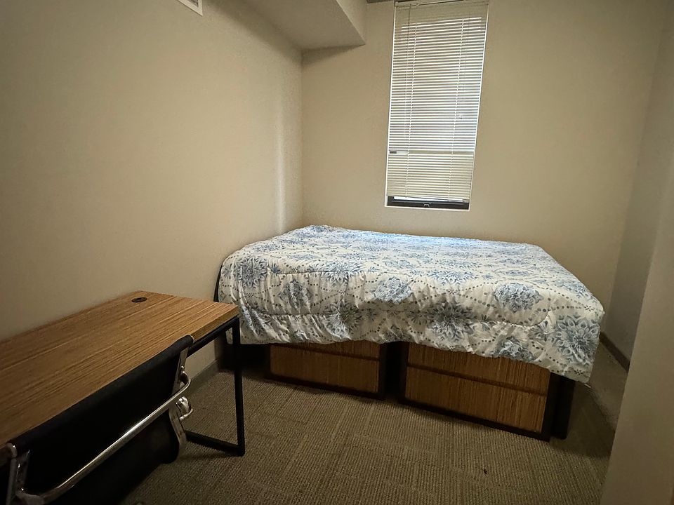 1st image of 425 E Washington St APT 403
