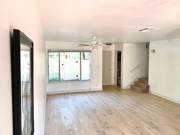 spacious open floor plan with ceiling fan and cross ventilation, view on private garden