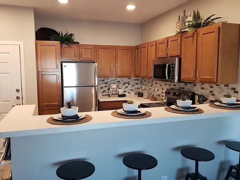Club 715 Apartments — Photo 2
