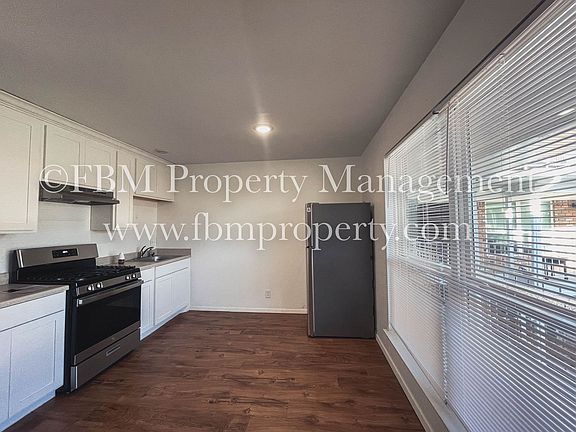3rd image of 518 N Rogers St #213