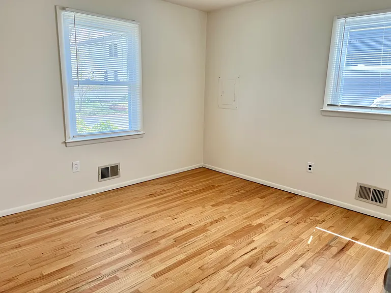 944 Longboat Ave — Photo 12