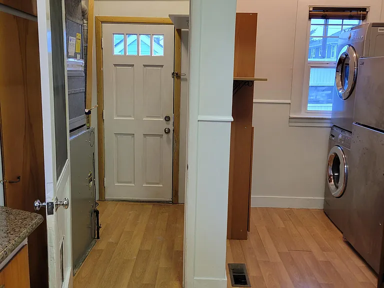 1432 Hoyt Ave — Photo 6