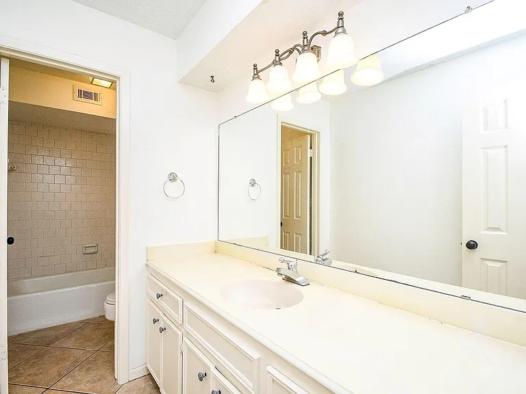 6702 Spring Leaf Dr — Photo 24