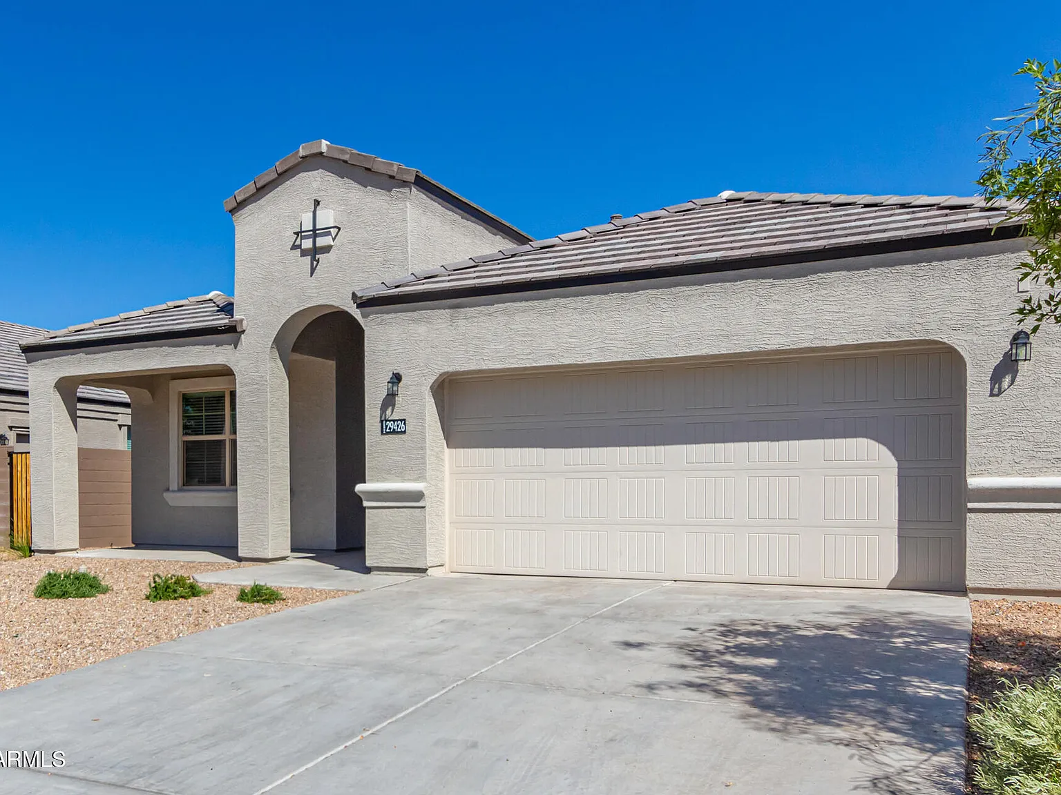 4 bed, 2.0 bath, 2094 sqft, $1,850 — Photo 2
