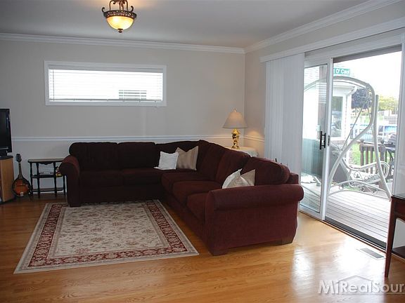 5th image of 22467 Milner St