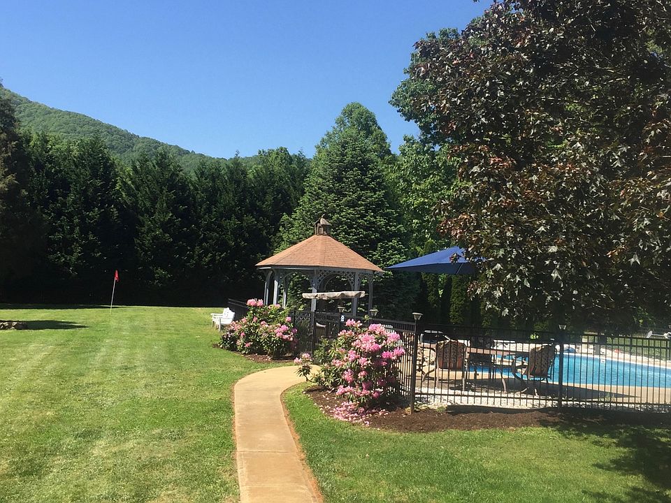 Walkway to 50' Pool
