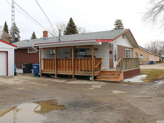 3rd image of 708 Ellice STREET