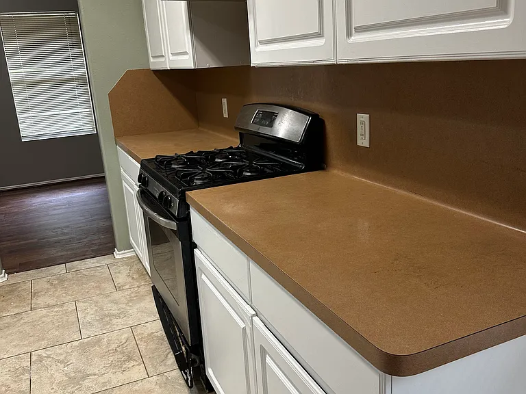 9319 Belleclaire Ln — Photo 6