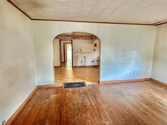 5th image of 517 N Wilson St