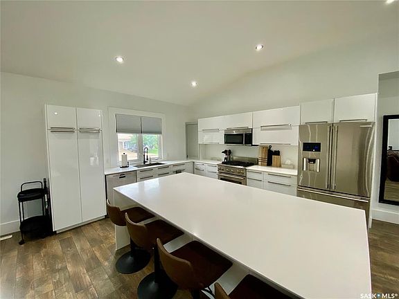 5th image of 837 Prospect AVENUE