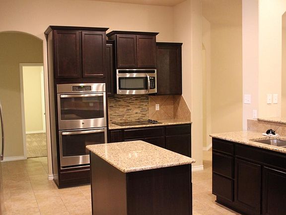 3rd image of 3403 Shoreline Dr